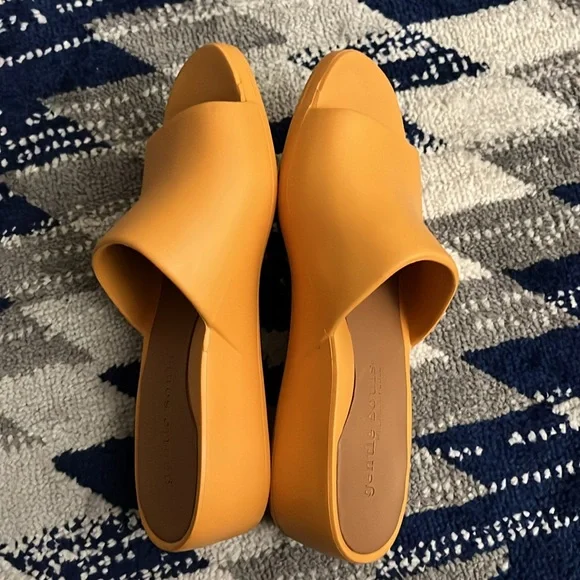 Gentle Souls by Kenneth Cole Gisele Wedge Slide Sandals - Picture 7 of 7